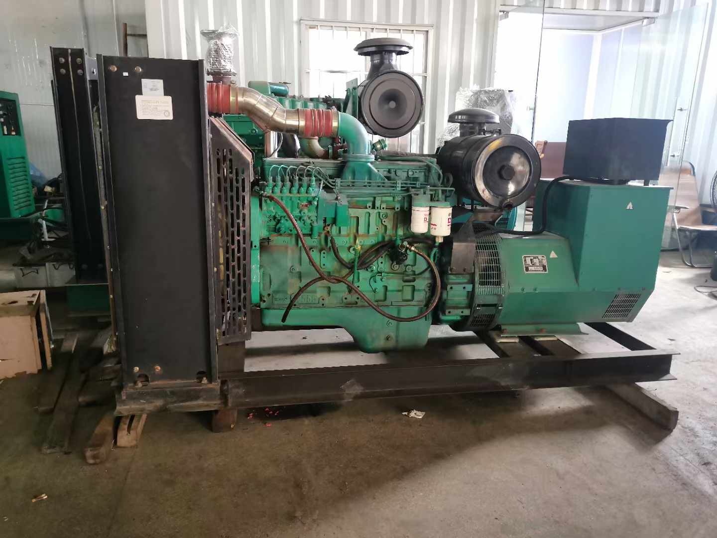 高港发电机租赁如何确定电缆的承载电流是否在安全范围内？