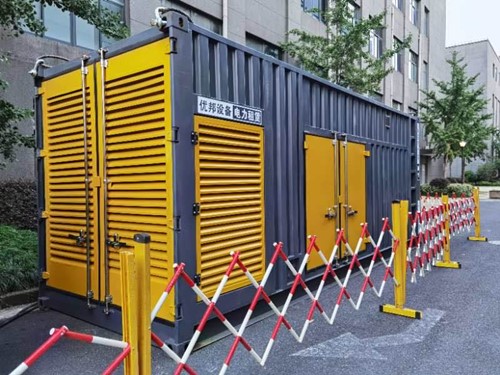 高港如何使用转速表检查发动机的转速？