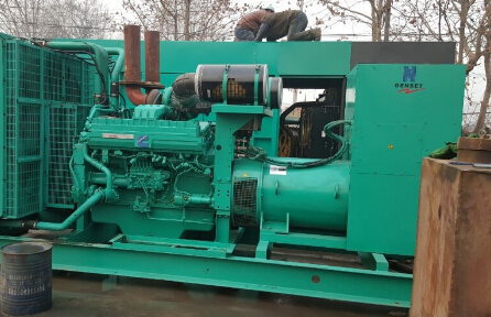 高港发电机组如何判断水冷式机油散热器内部是否需要清洗？